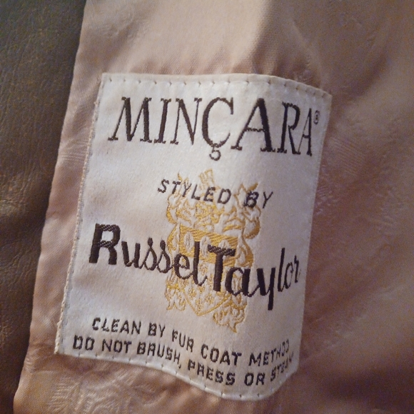 AUTHENTIC VINTAGE FUR COAT - Picture 2 of 2